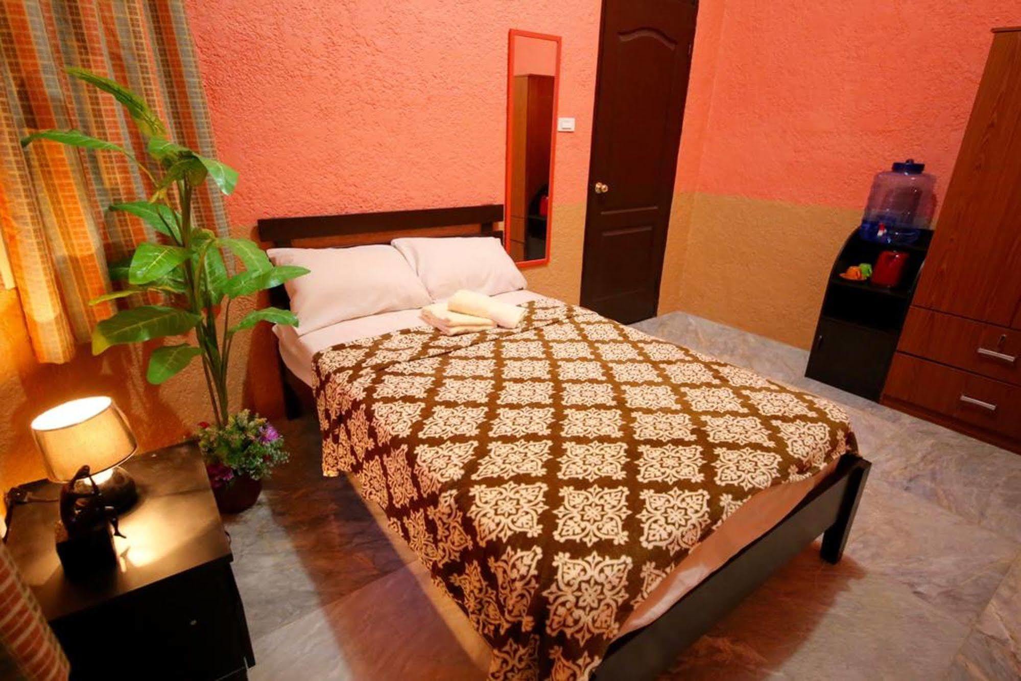Dee Guest House Мактан Екстер'єр фото