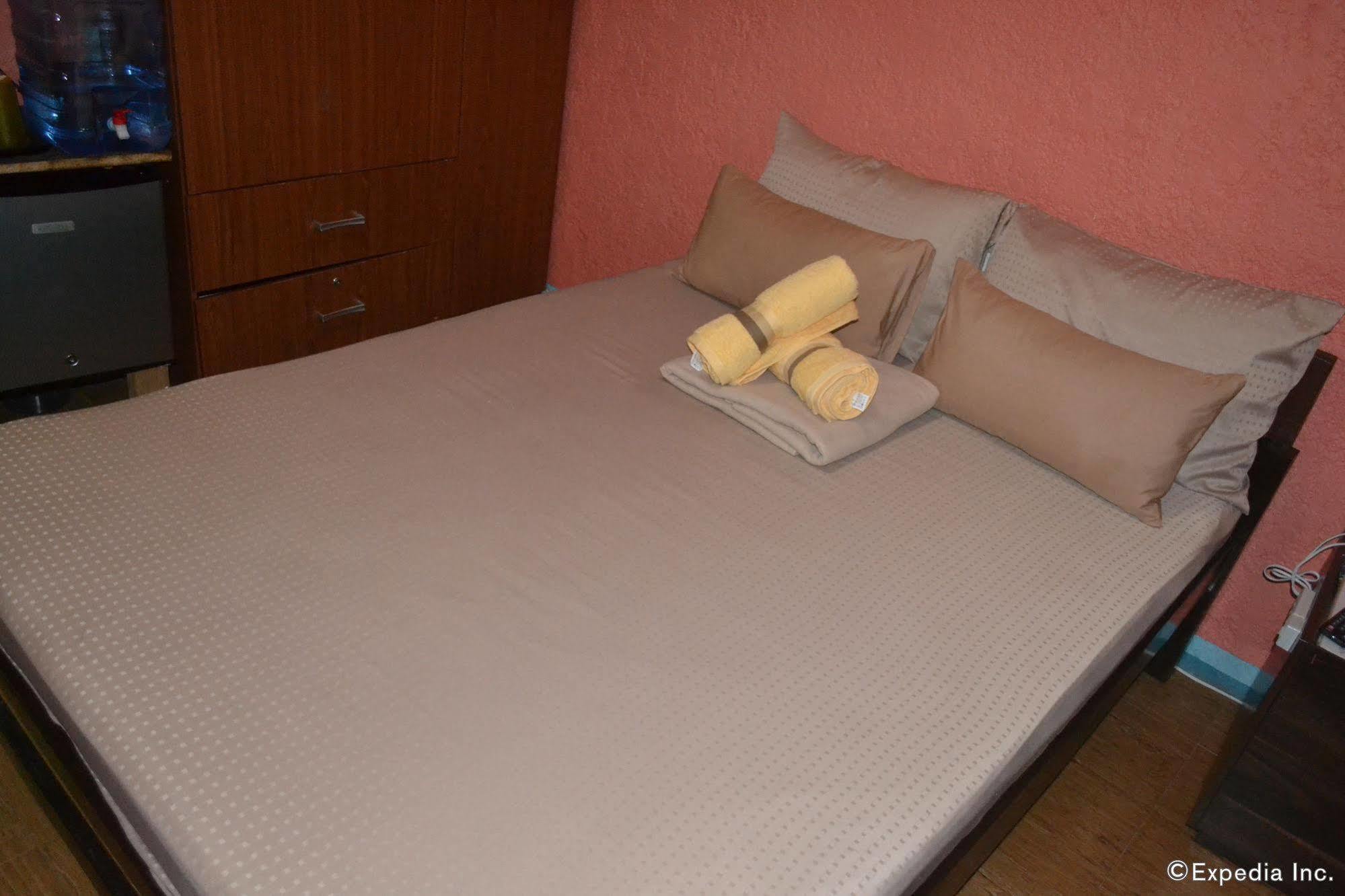Dee Guest House Мактан Екстер'єр фото